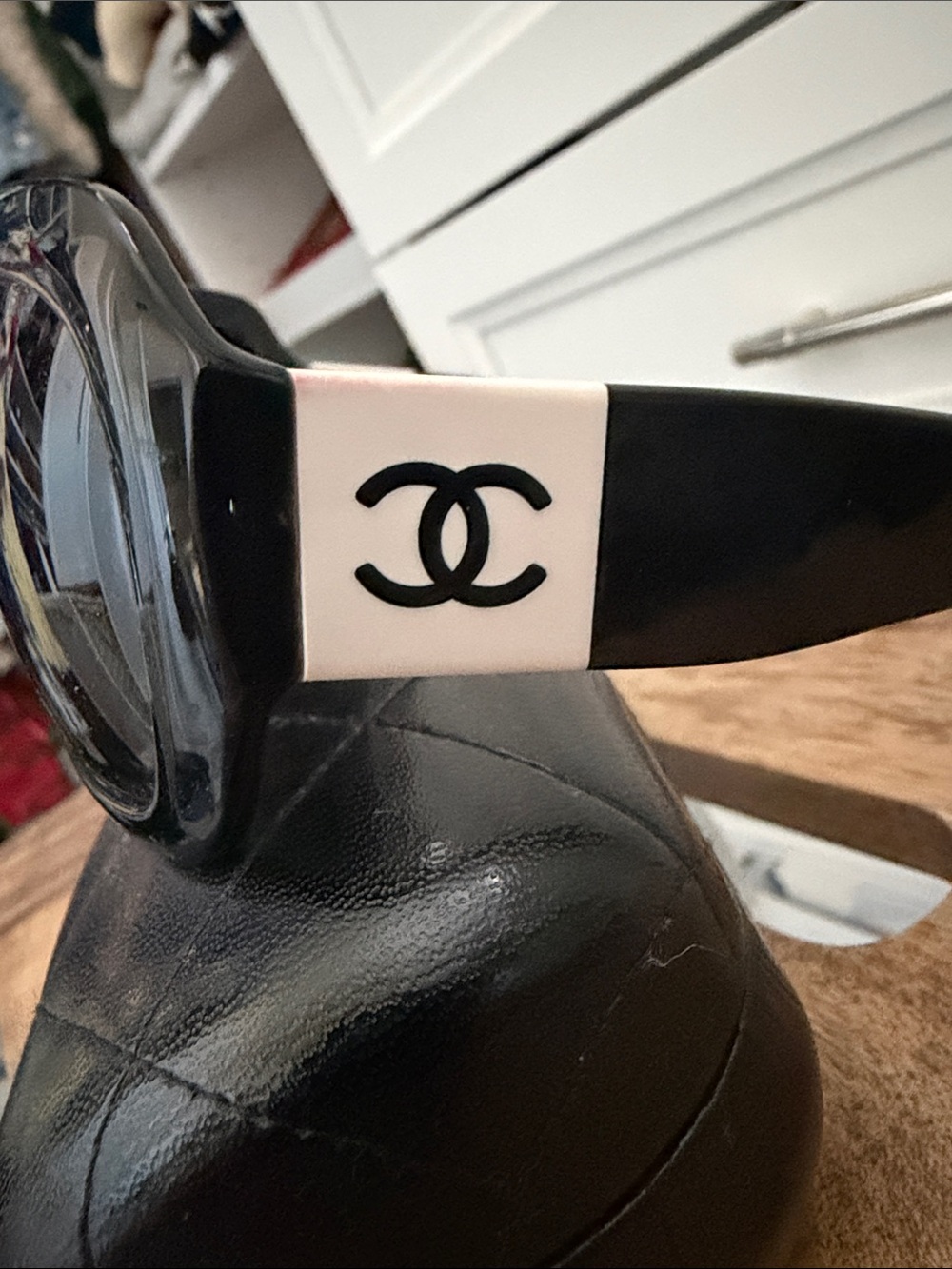 CHANEL 5146 Black Quilted Oversized Sunglasses with Logo Arm - Picture 2 of 6